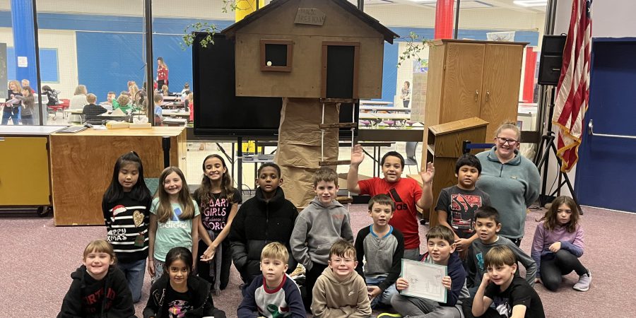 ES Students with the Magic Tree House