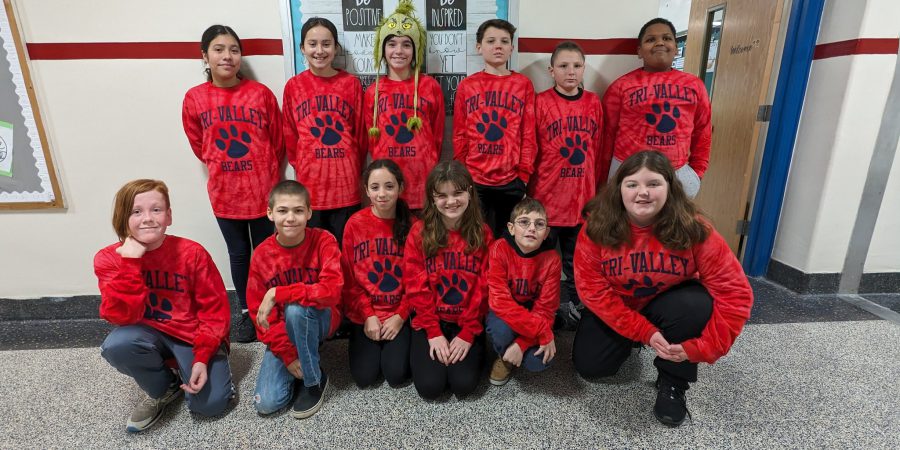 Elementary students wearing Tri-Valley Spirit Wear